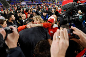 Super Bowl : aux USA, on parie sur Taylor Swift et Travis Kelce !